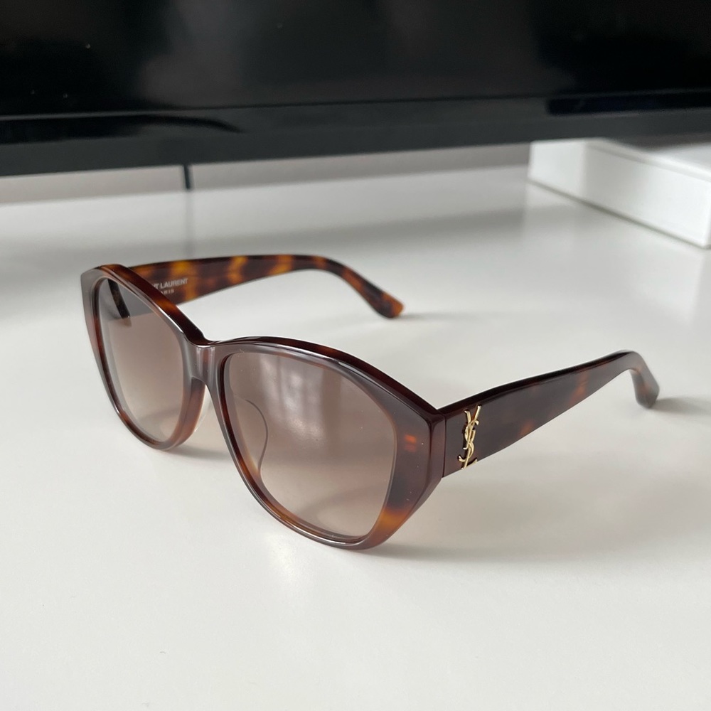 YSL Saint Laurent Oversized Sunglasses